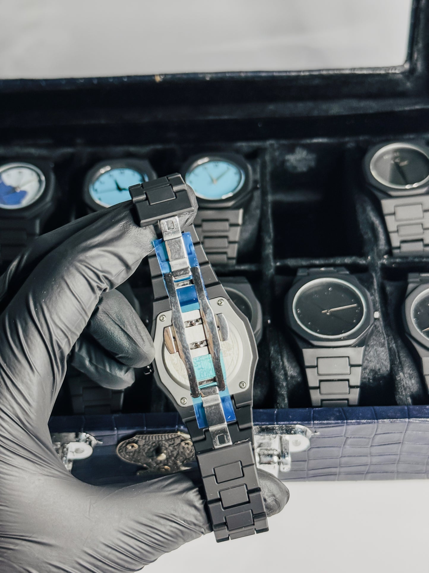 Black Arabic Aura Watch - Hero Face