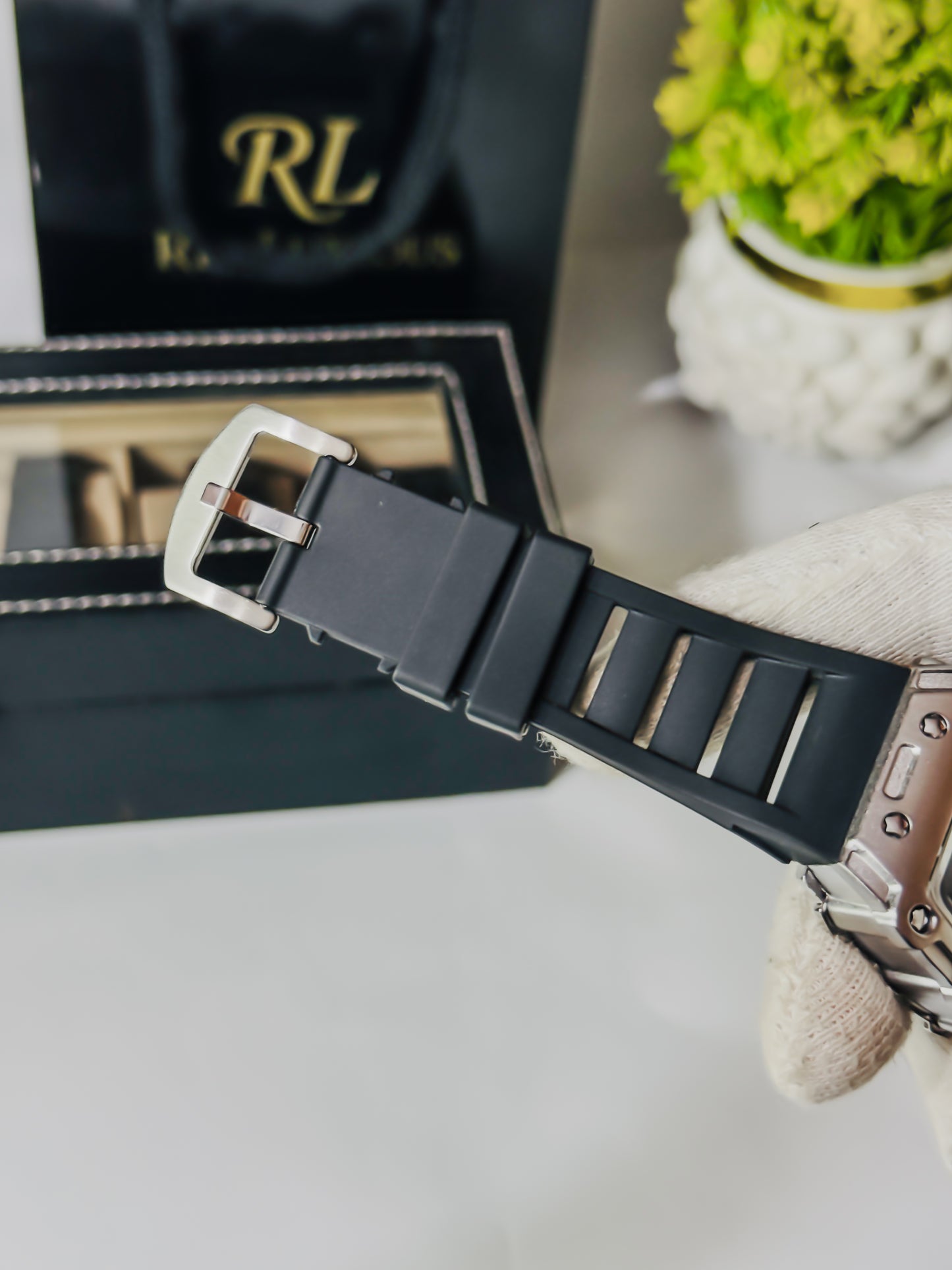 RM Premium Model - Black & Silver Edition