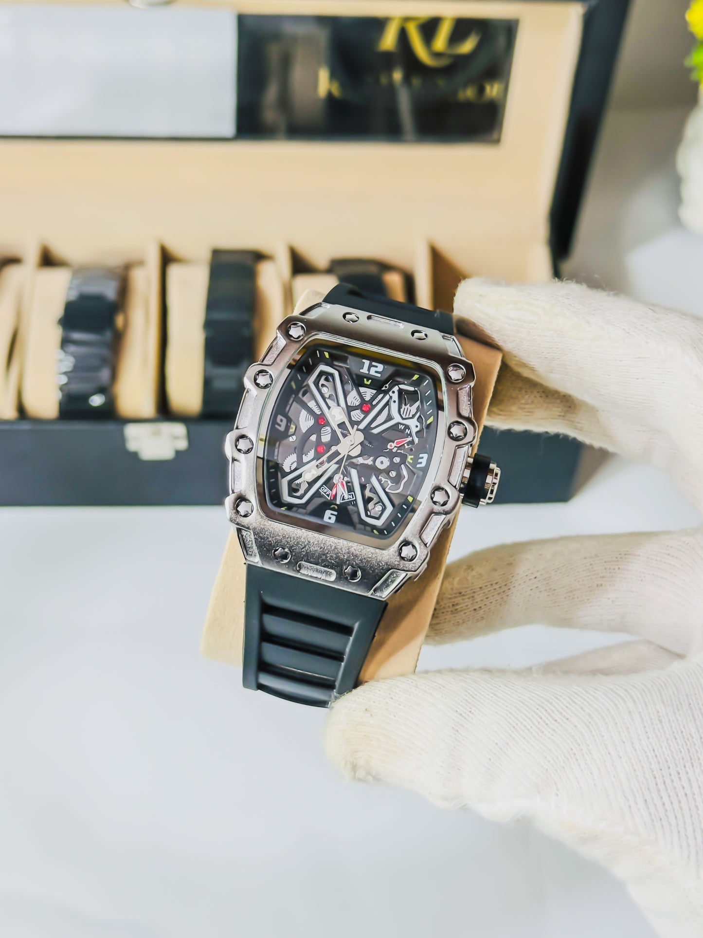 RM Premium Model - Black & Silver Edition