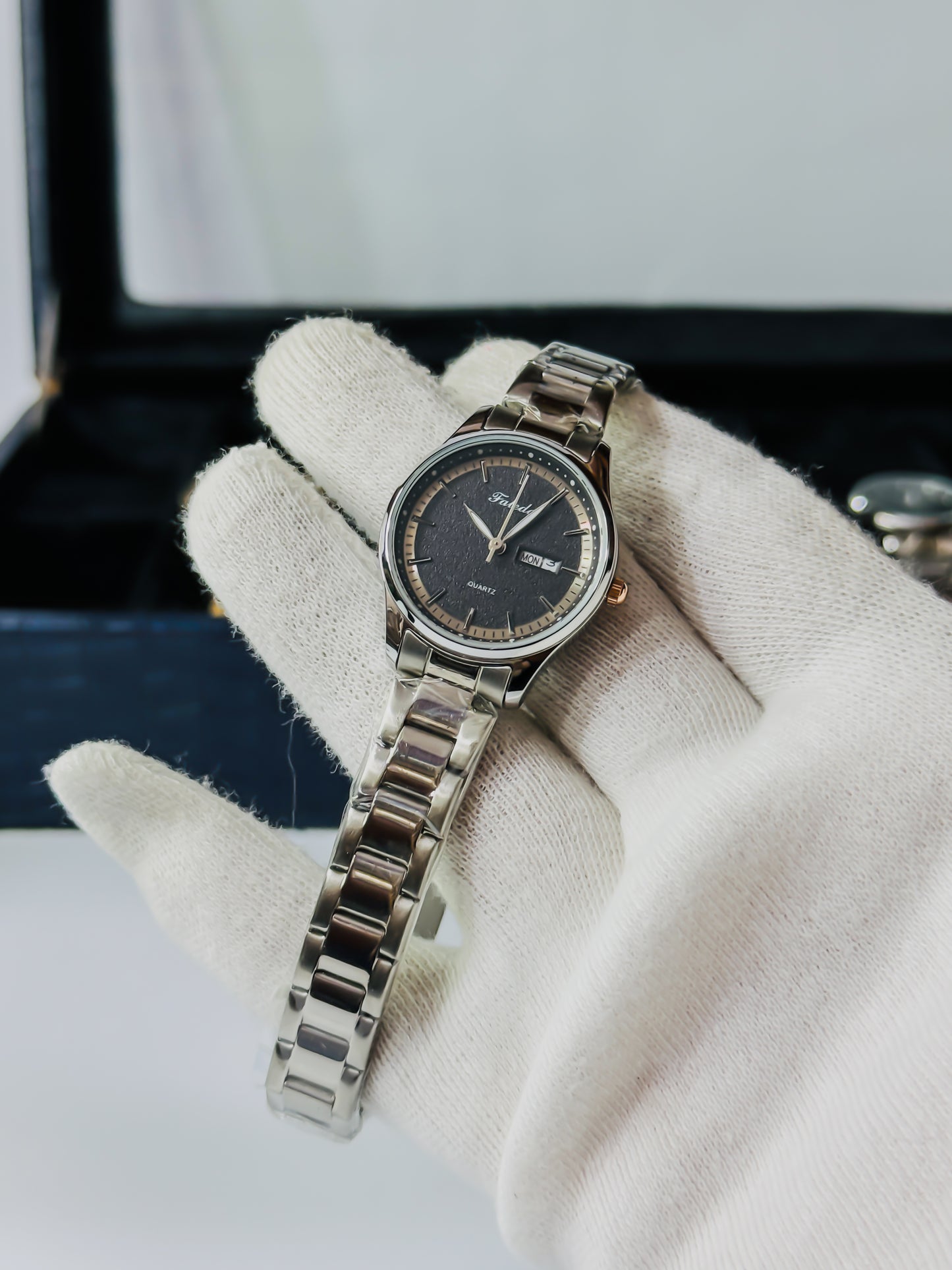 Faleda-lll Silver Elegant Black Day-Date Dial - Women Edition