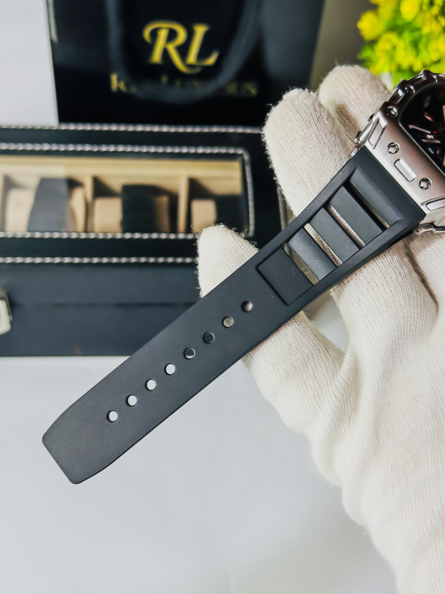 RM Premium Model - Black & Silver Edition