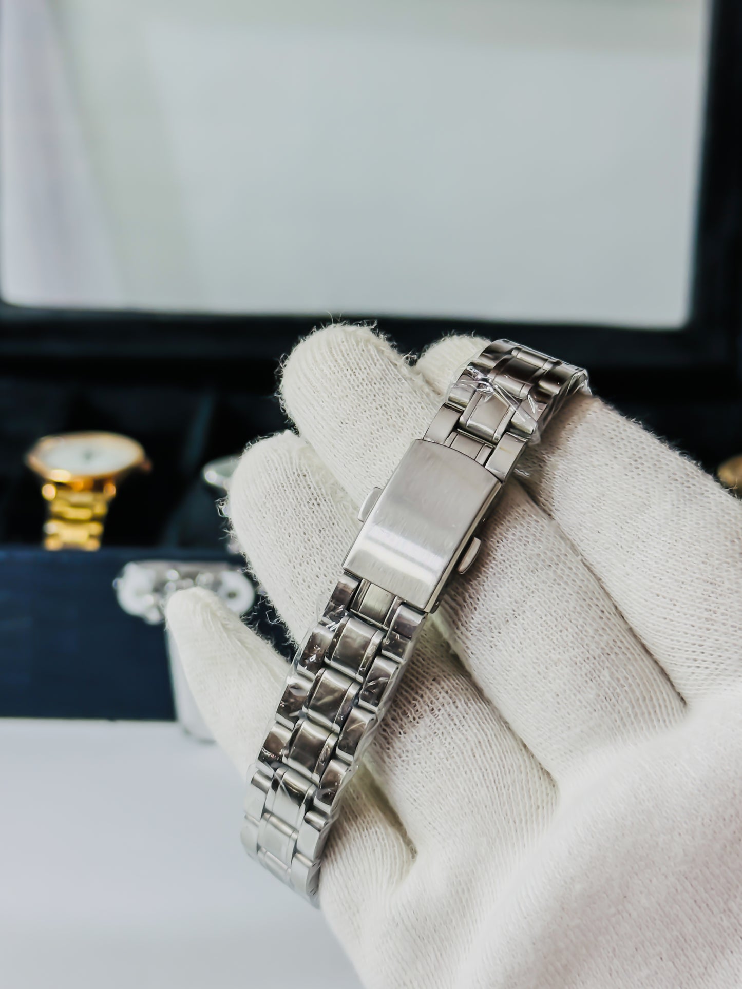 Faleda-l Silver Elegant Diamond Bezel Watch - Women Edition