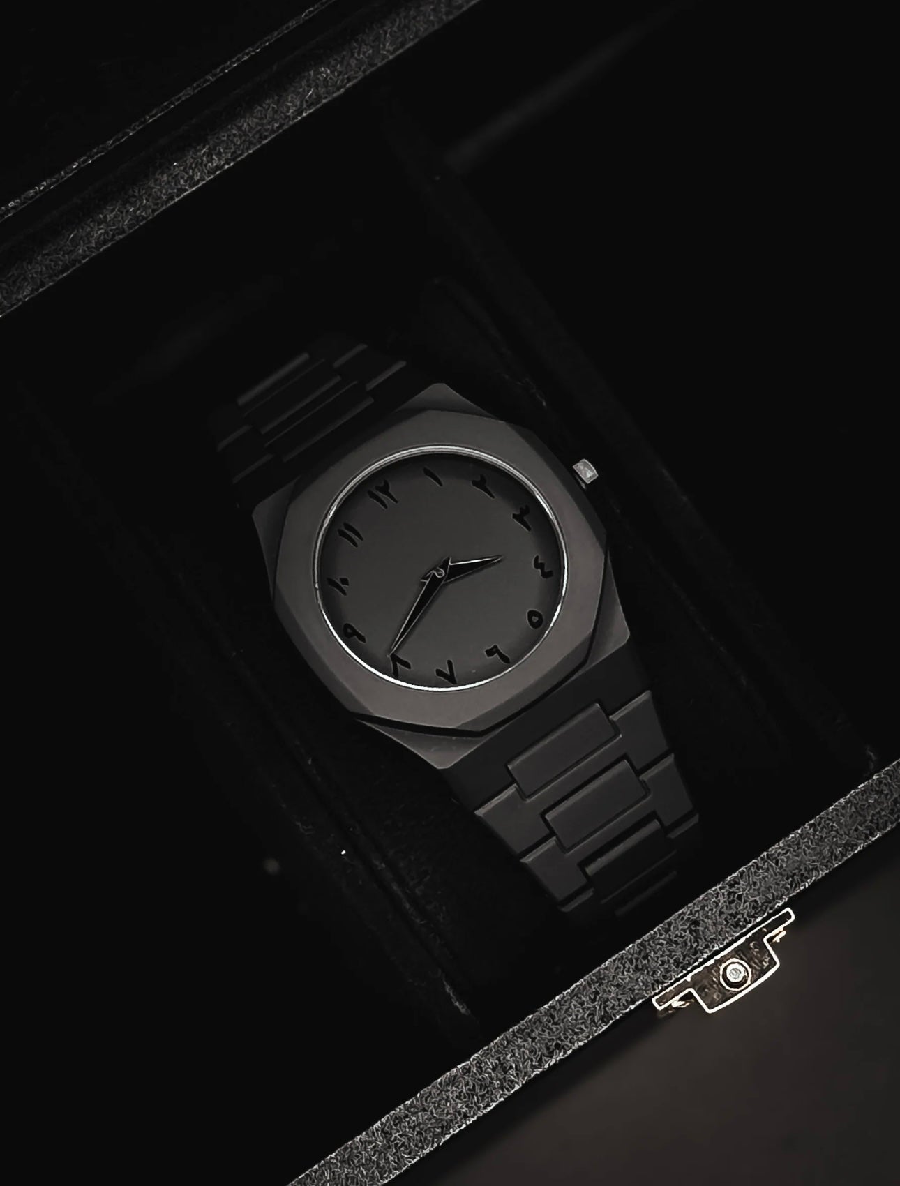 Arabic Aura Watch | Black